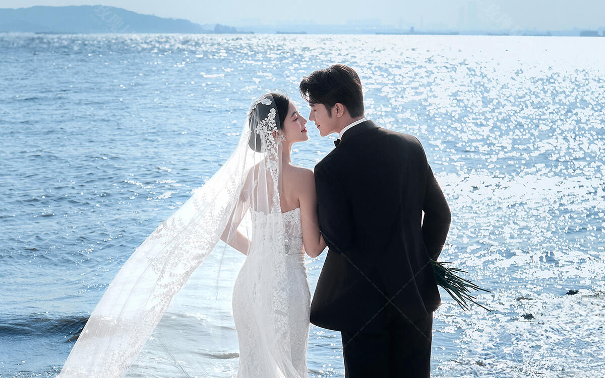 夏季海边沙滩婚纱照