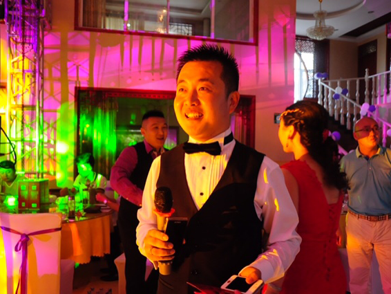 性价比超值套餐首席婚礼司仪阿文竭诚为您服务