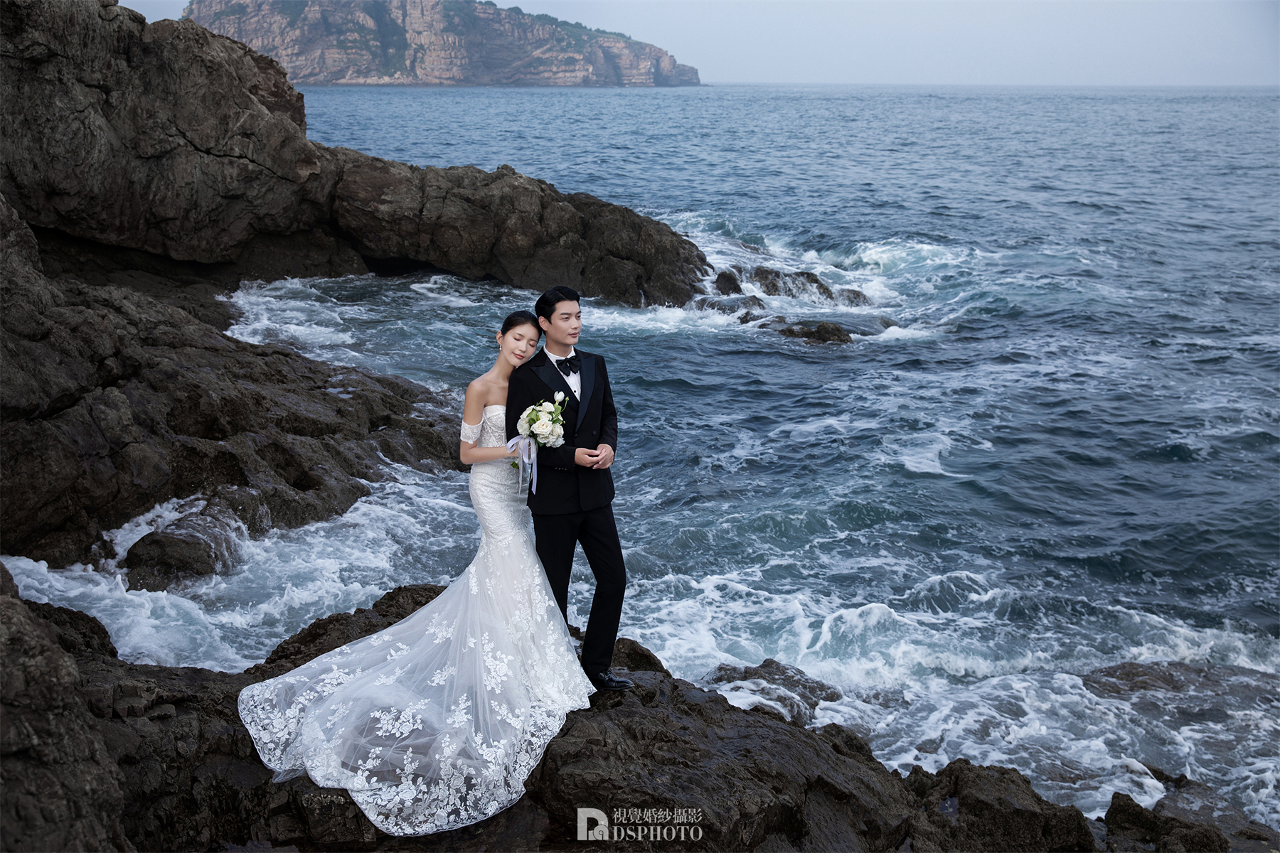 奔赴浪漫！礁石海景婚纱照简直是人间理想