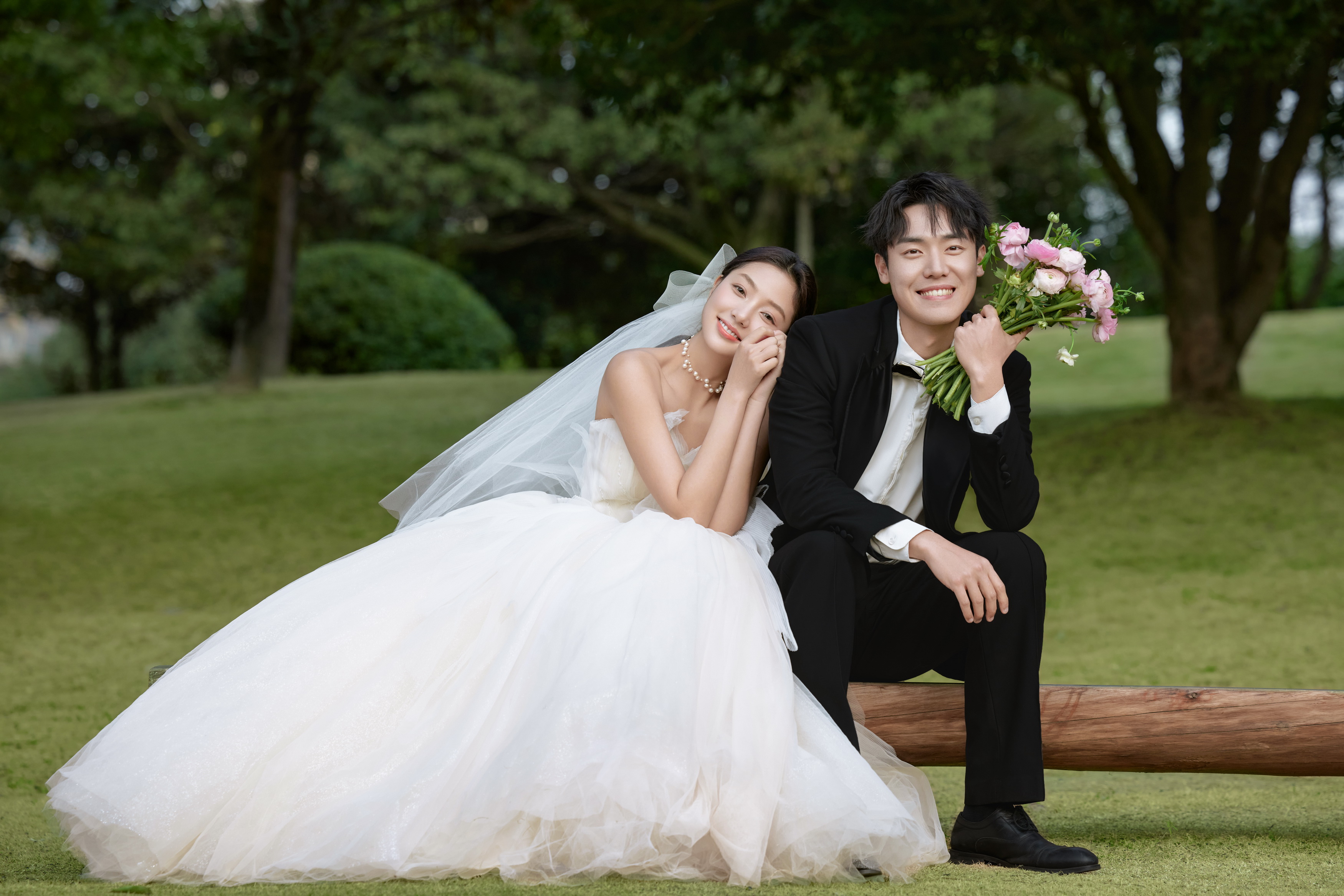 原创定制’草坪森系婚纱照拍摄
