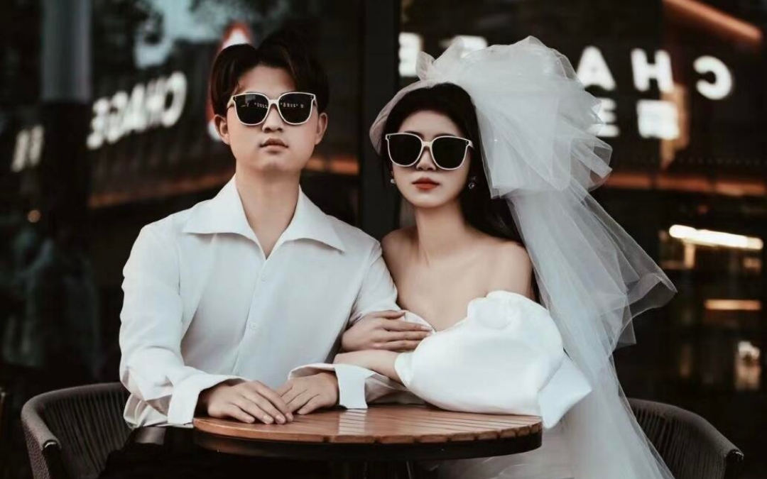 街拍婚纱照 拿捏氛围感拍一组个性又自由的街拍婚纱