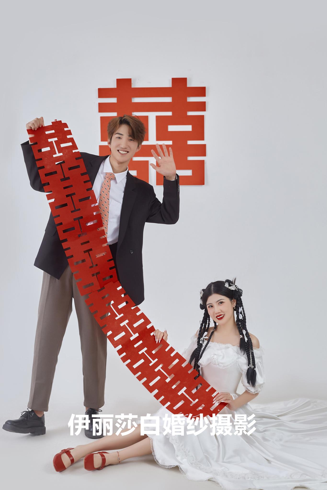 婚纱照4699送婚礼当天：跟妆+新娘4套+伴郎服