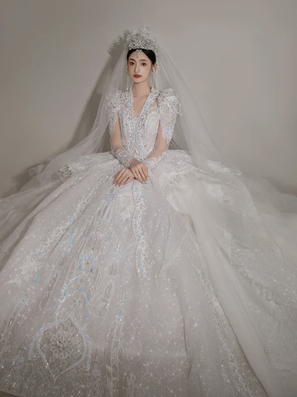 公主本命婚纱，长袖V领女王拖尾款