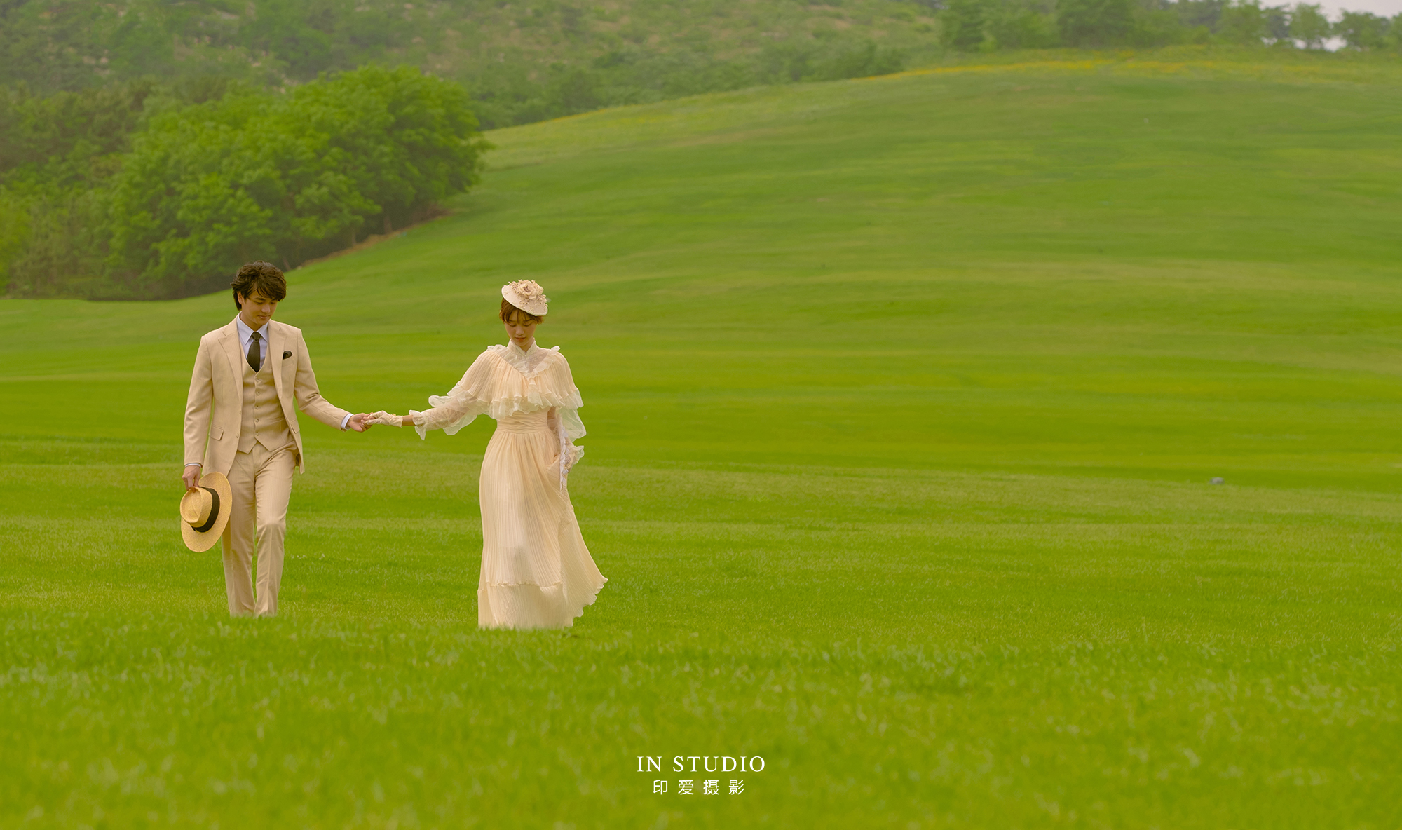 优雅轻法式治愈草坪婚纱照