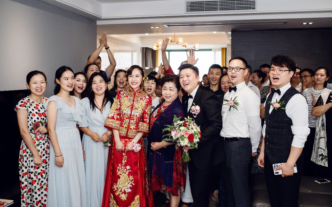 童话般的草坪婚礼简直是我的最爱！