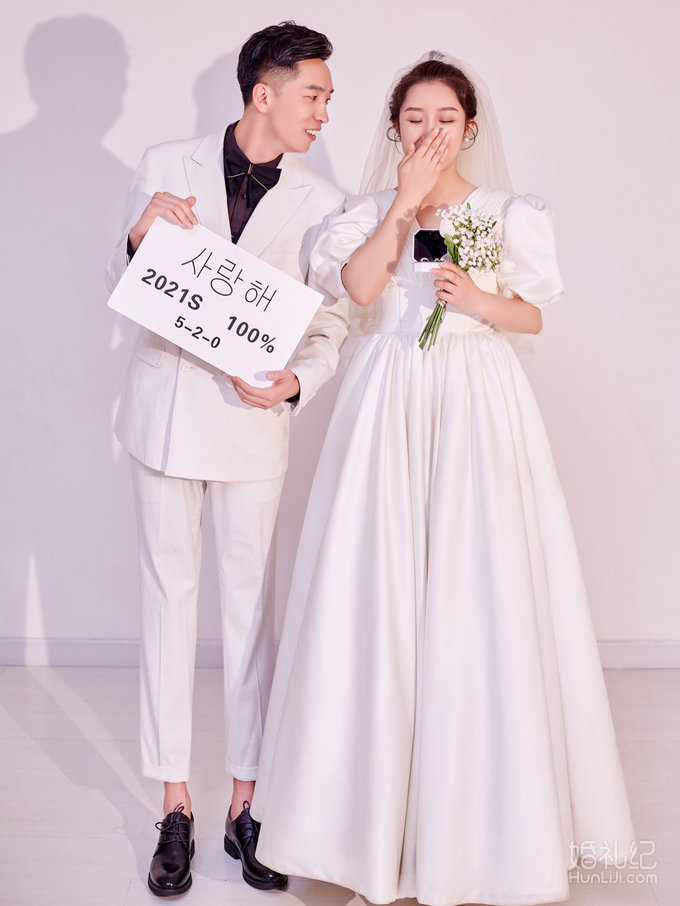 拍婚纱照时服装怎么选
