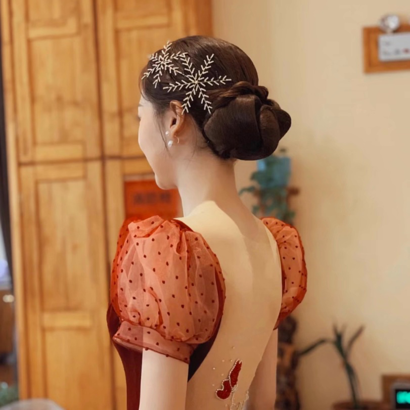 新娘高級(jí)定制婚禮跟妝造型
