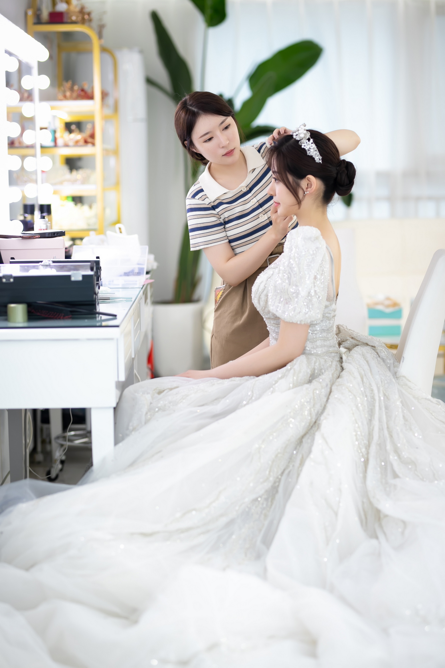韩式唯美拖尾婚纱+中式秀禾服+晚礼服+新郎西装