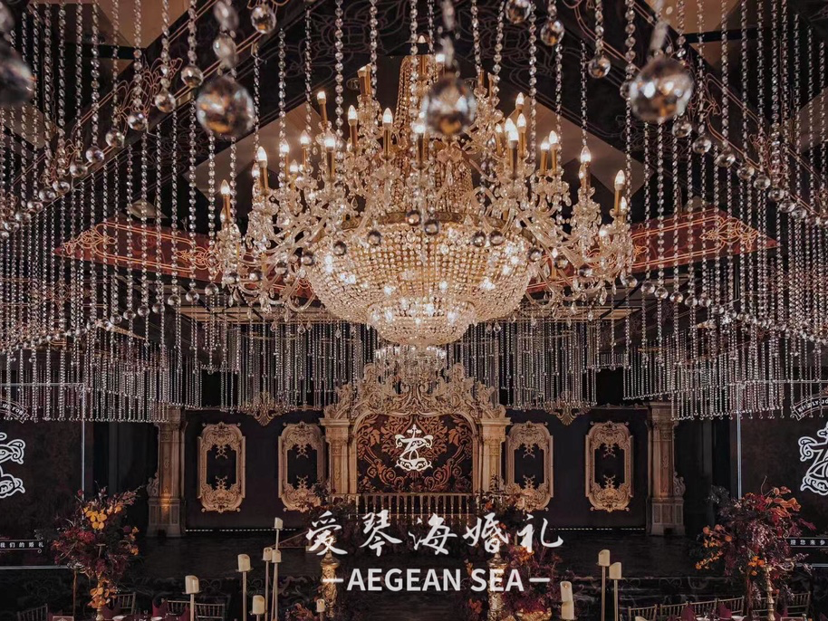 送你一份满载水晶
  高端大气的一站式婚礼