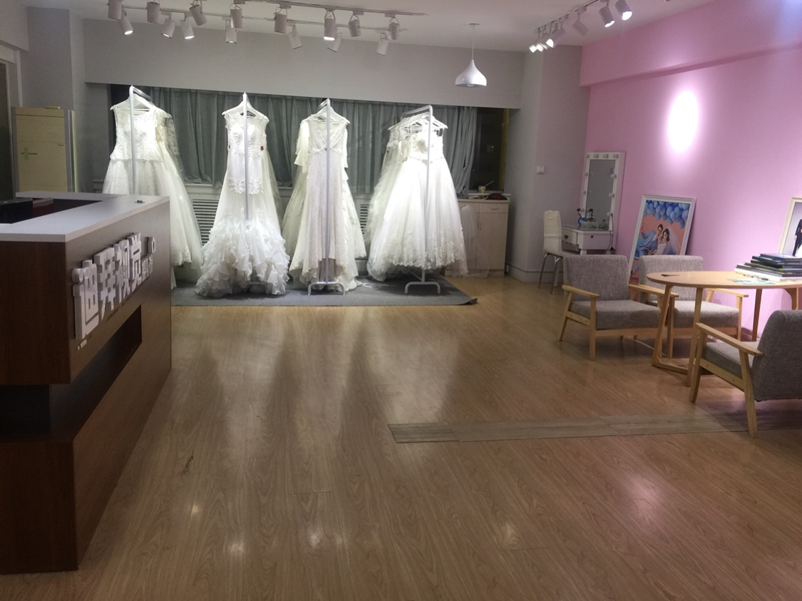 伊芙伯爵旅拍婚纱摄影