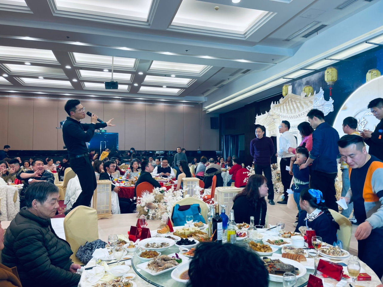 简单  自然 清新风主持人