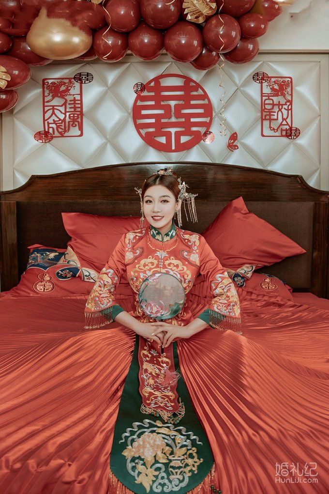 大婚必穿3件礼服，👰🤵一出场全家都夸好看