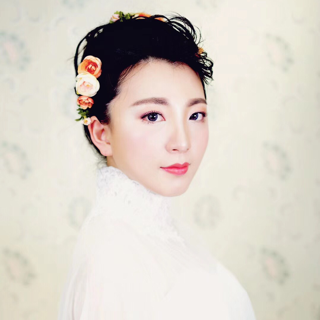 英伦时尚婚纱彩妆馆