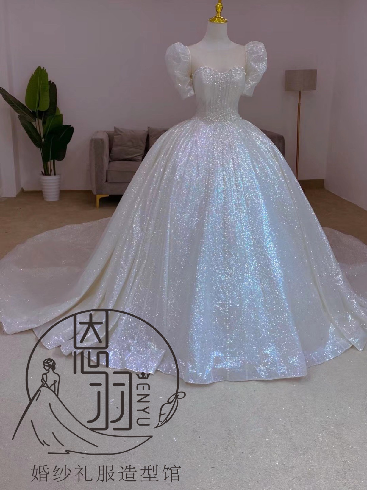 恩羽婚紗套餐2399元恩羽婚紗由艾造型創(chuàng)始人創(chuàng)辦