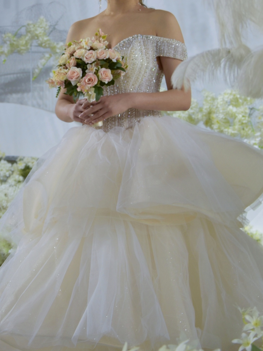 一字肩拖尾公主梦幻蛋糕裙