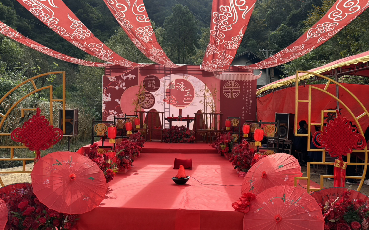 戶外中式婚禮現(xiàn)場