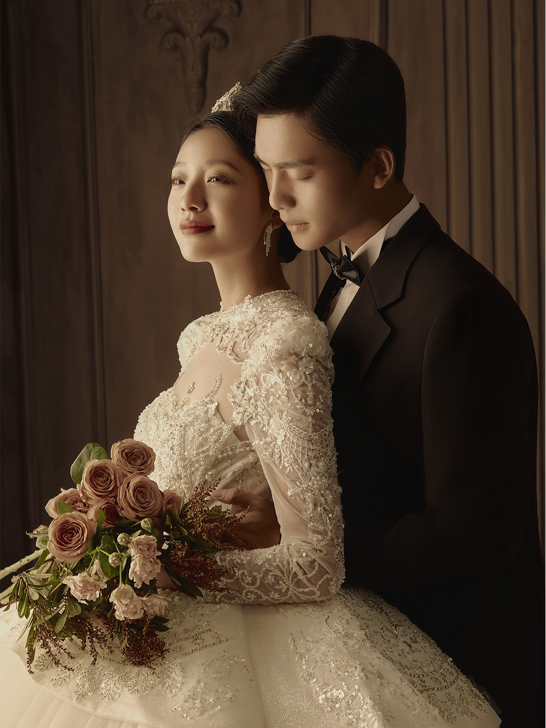 超有氛围感的光影婚纱照丨室内婚纱照