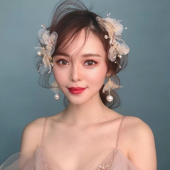 妆面造型#大胆抽丝搭配温婉的发饰