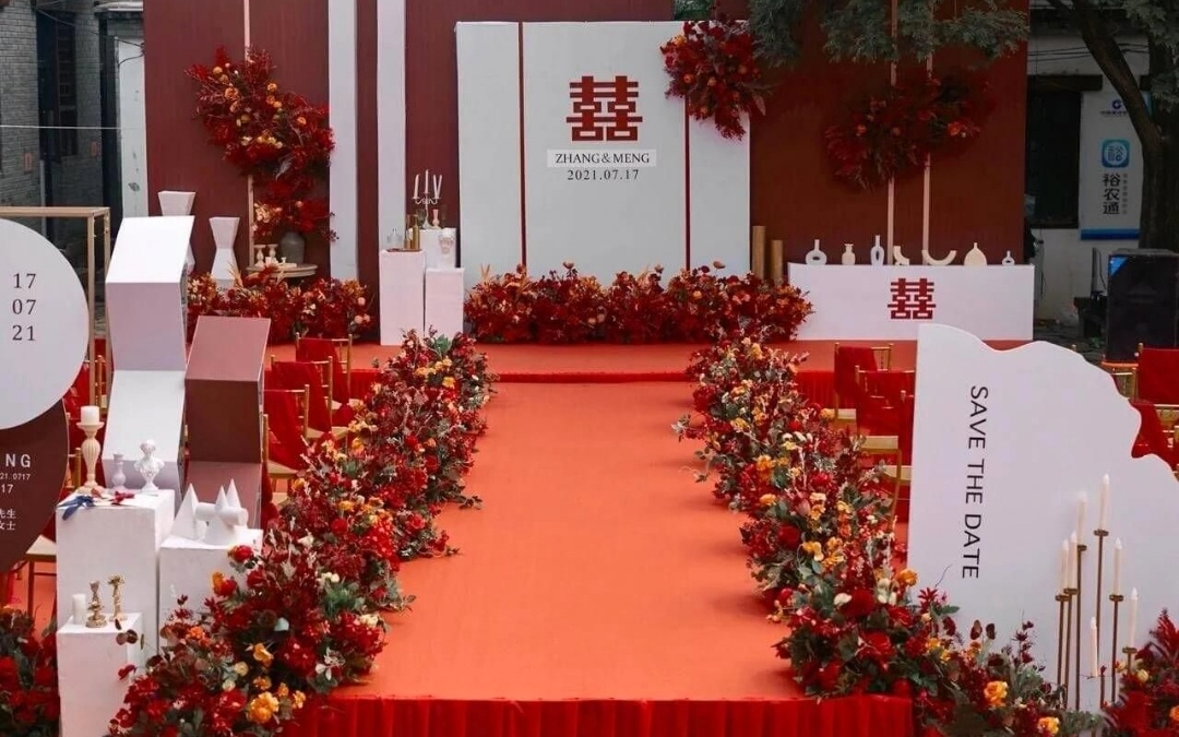 简单朴素而不失优雅的一场高性价比婚礼。