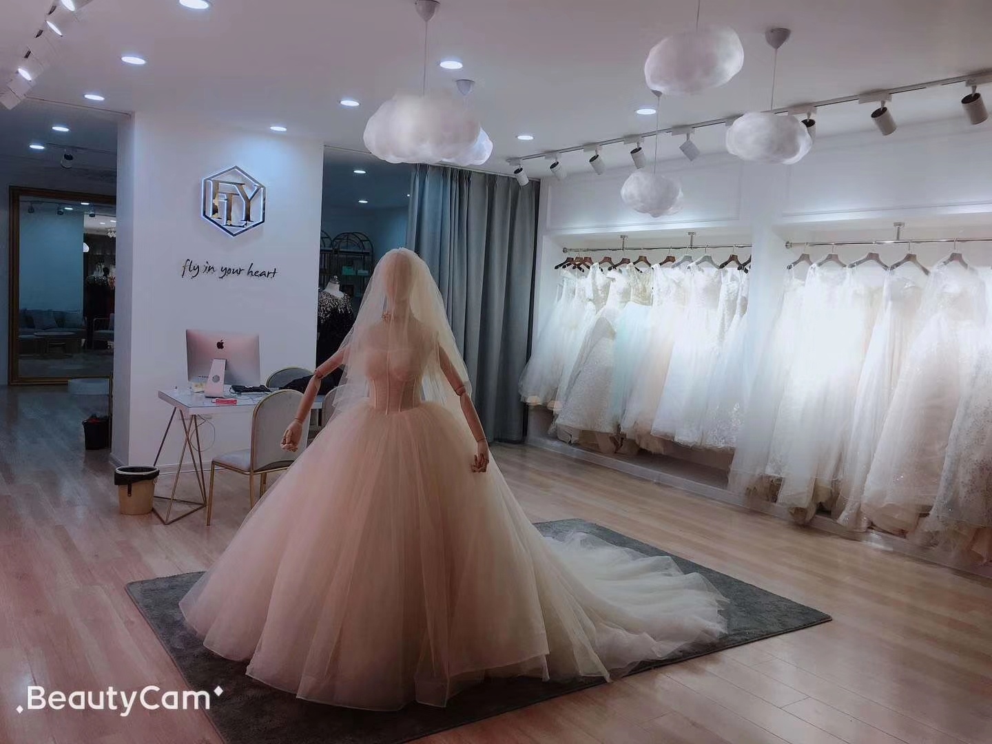 Fly婚纱美妆