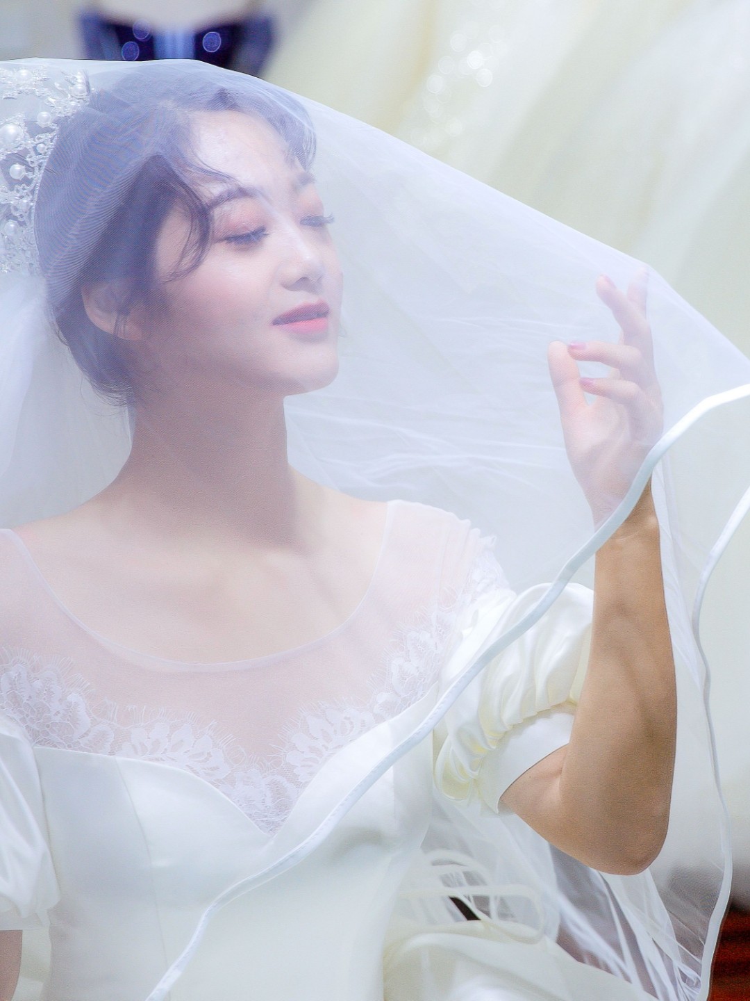 拖尾婚紗，秀禾服，敬酒服，伴郎伴娘服，跟妝一天