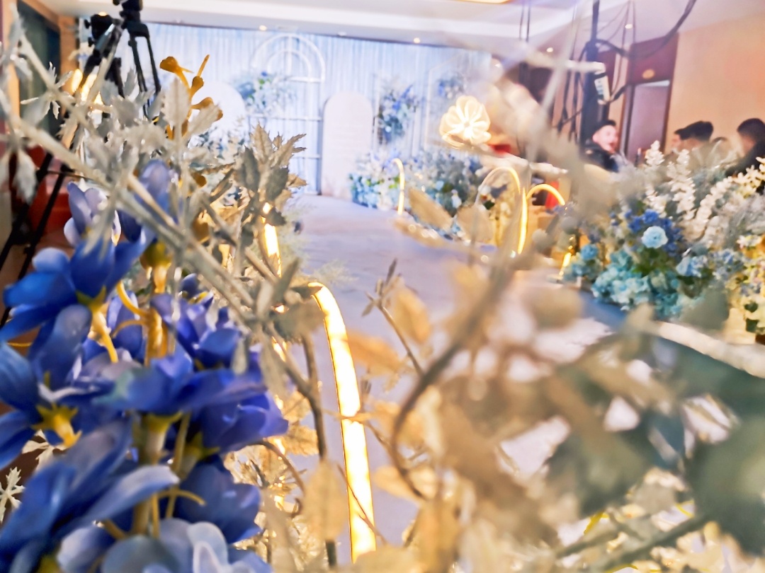 超性价比蓝色系酒店婚礼布置