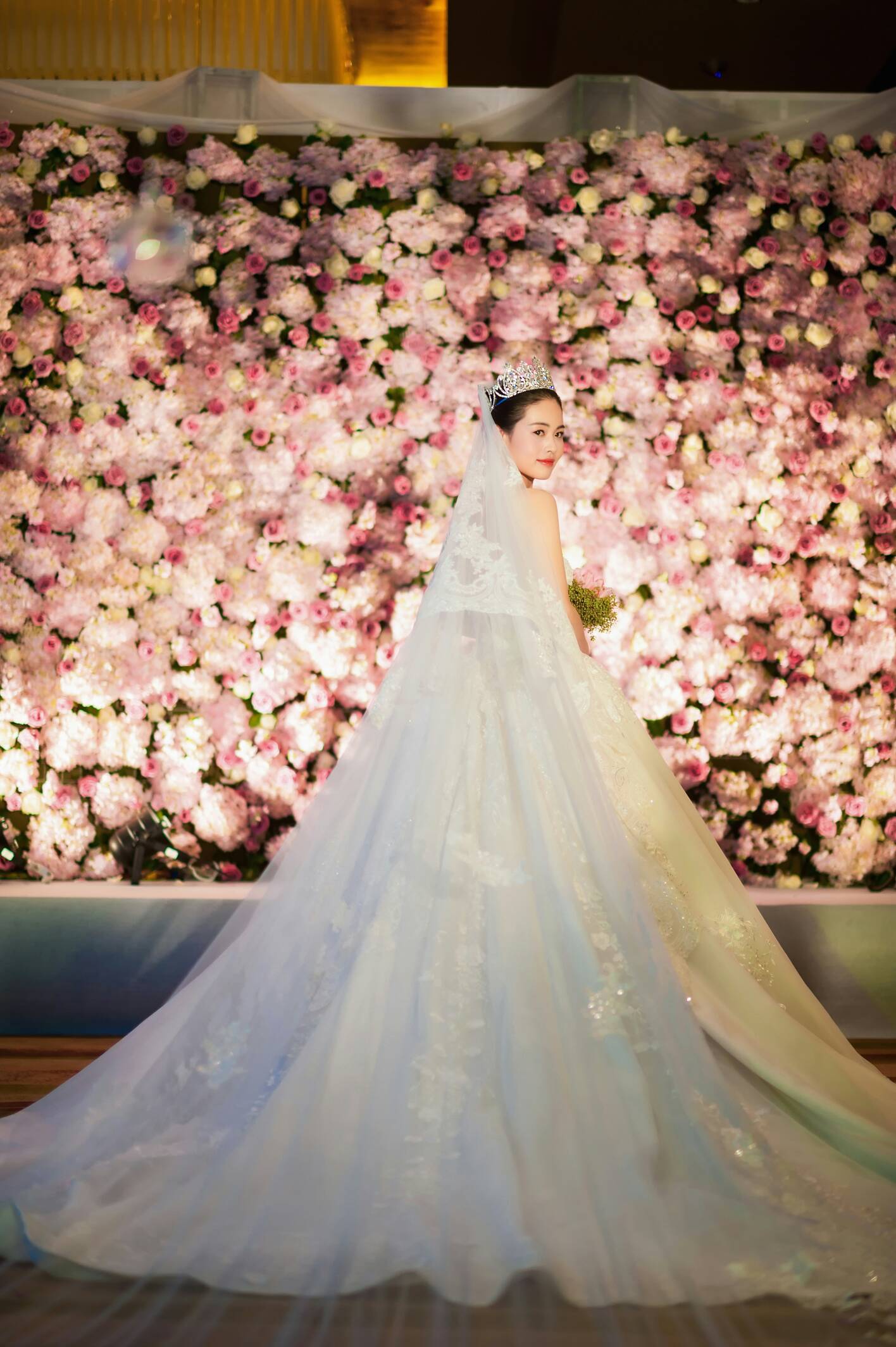哈喽魔镜婚纱_魔镜mirror图片(3)