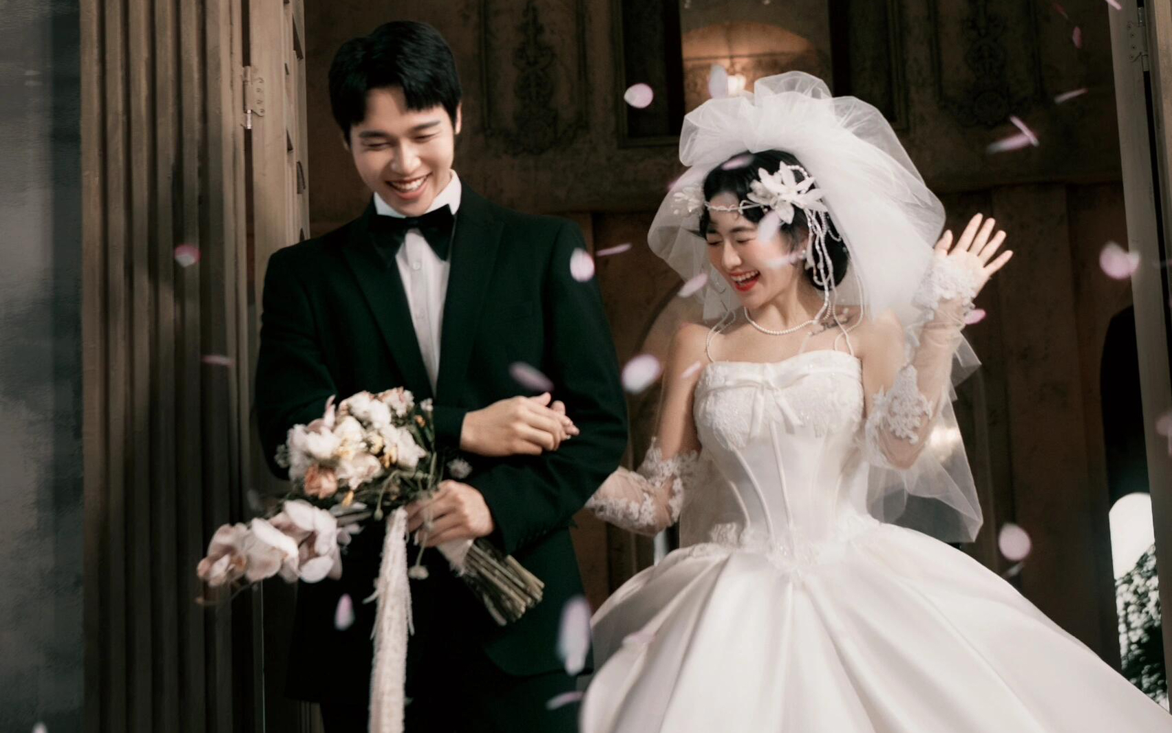我勒个超绝氛围感 梦中的婚礼现场婚纱照