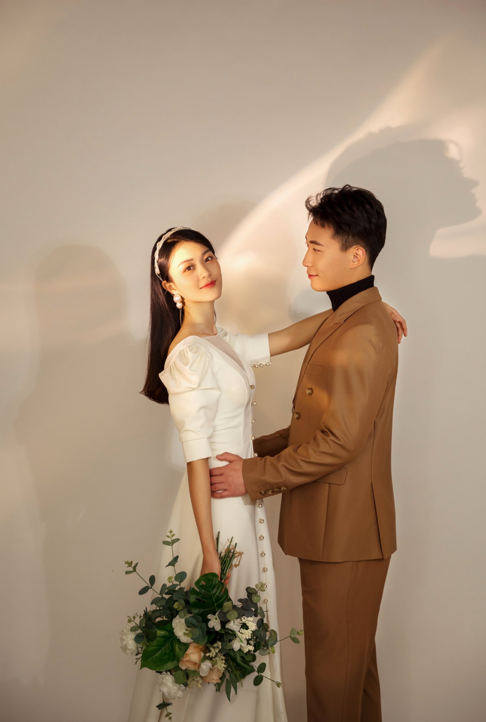 现代室内光影婚纱，梦幻闪耀