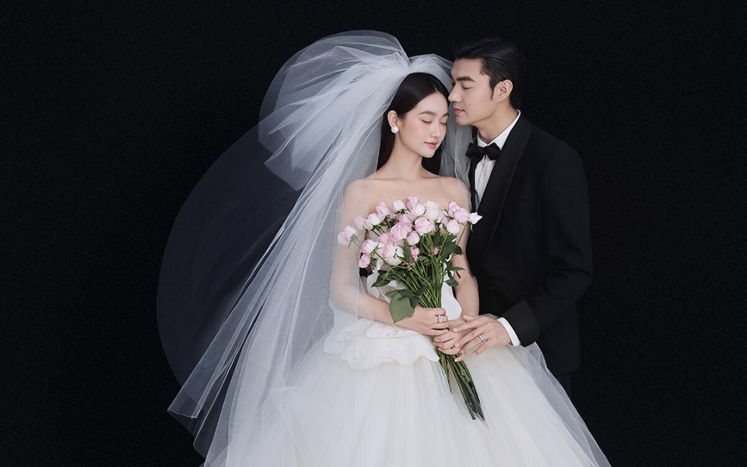谁拍谁好看 ✔极简高级的室内婚纱照绝了