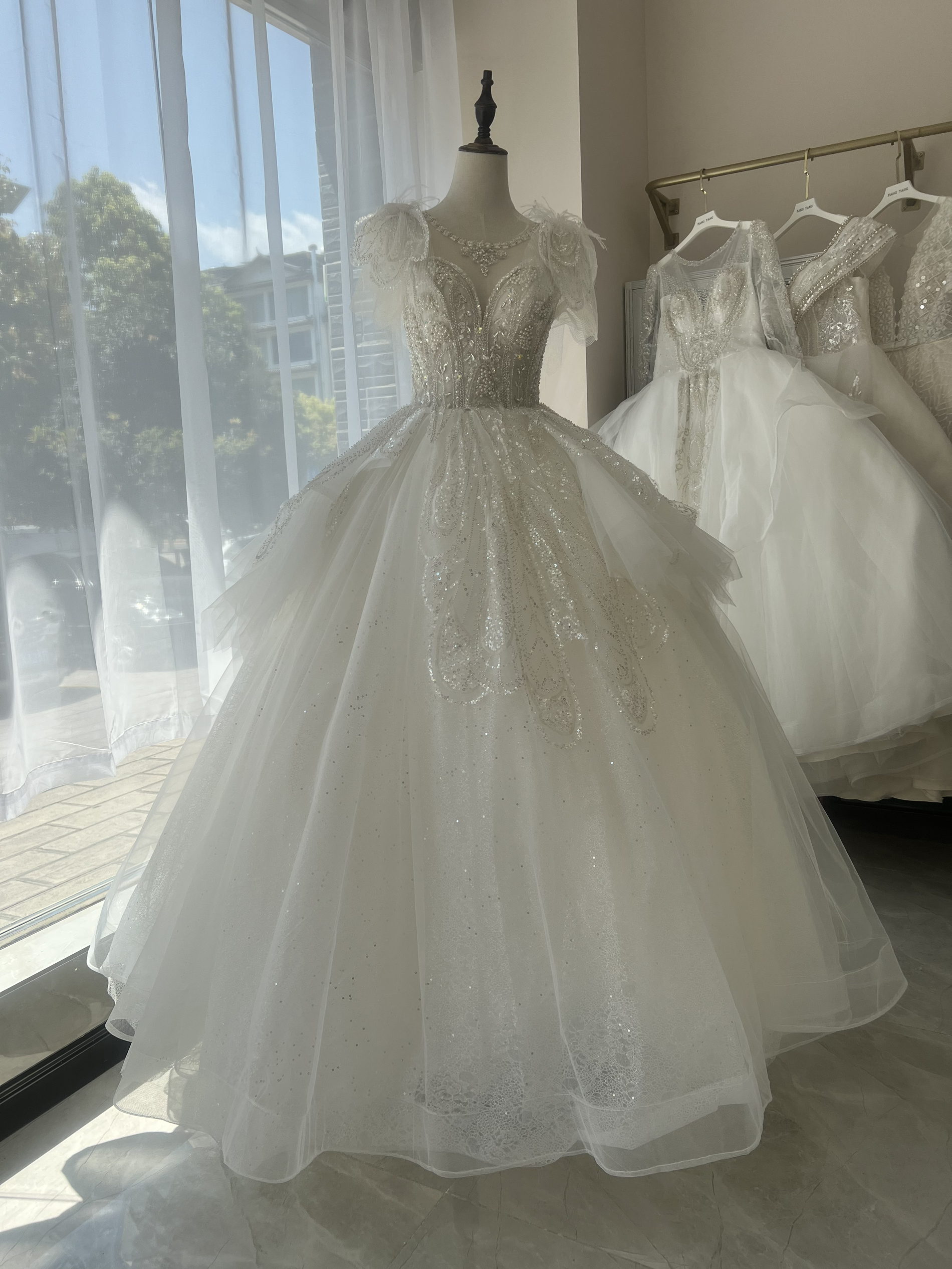 芳糖婚纱5件套（主纱+出门纱+敬酒服+伴娘服2件