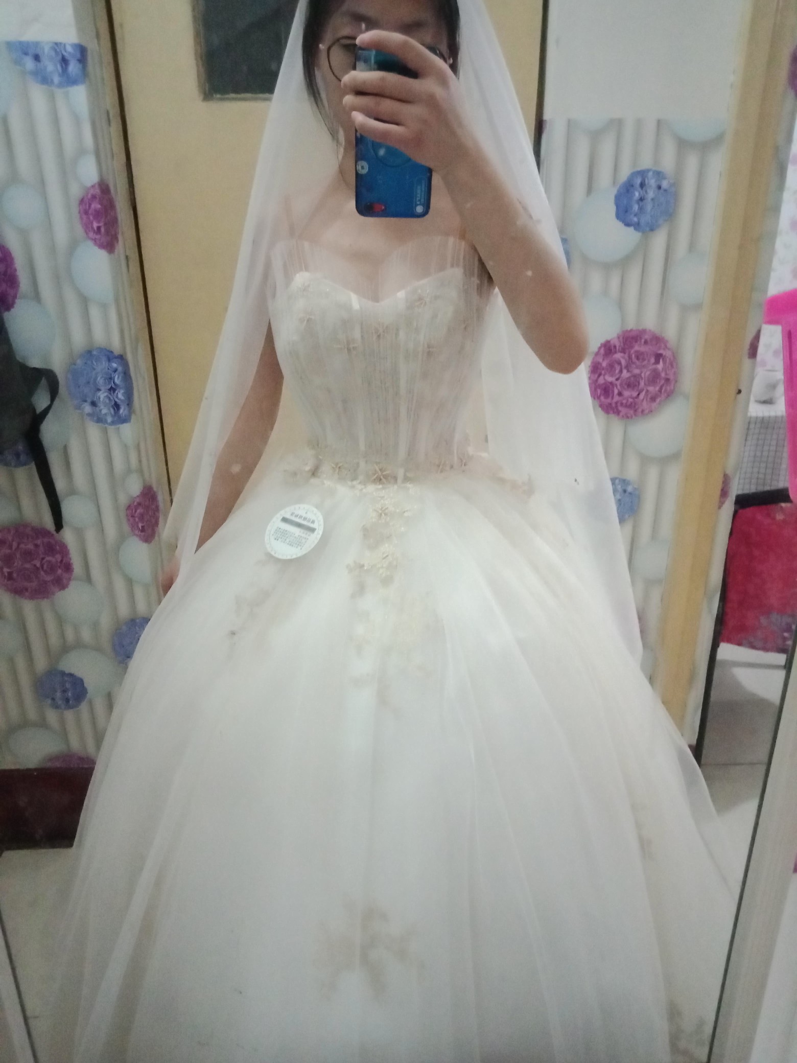 婚纱礼服贵不贵就看你怎么想了，当然真有钱就无所谓了