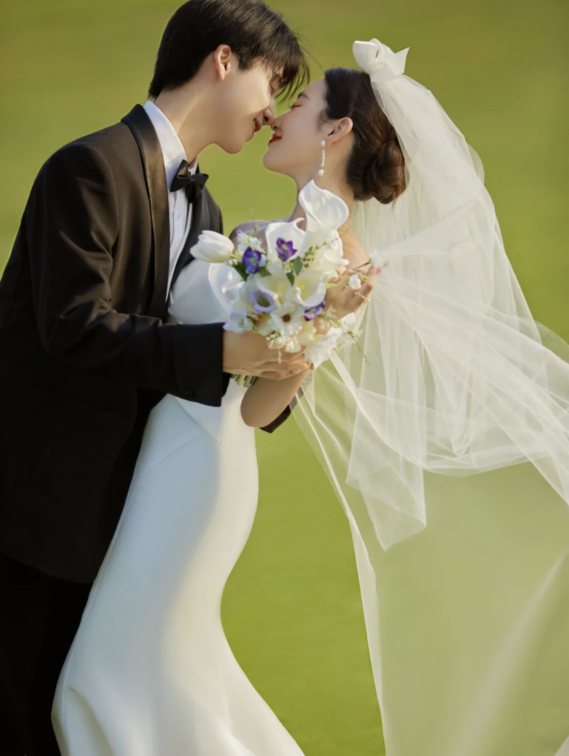 超美！看了都无法拒绝的草坪婚纱照