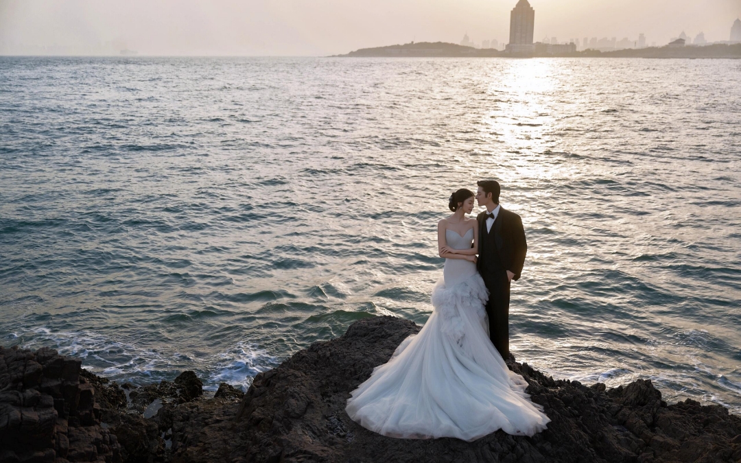 图匠旅拍 夕阳礁石海景婚纱照