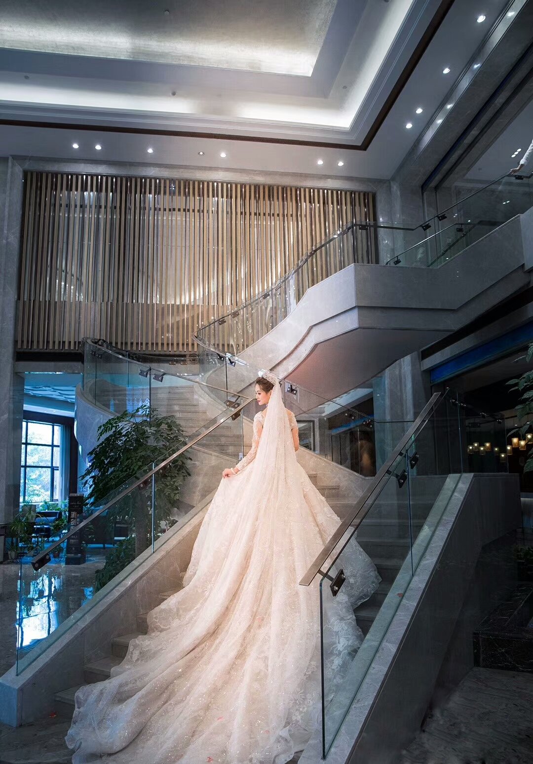 婚纱是在网上买，还是实体店租？经验分享！