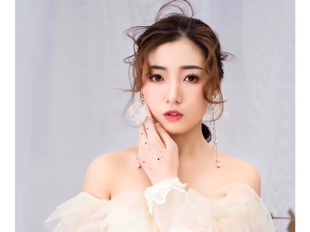 新娘早妆/晚妆（二选一）