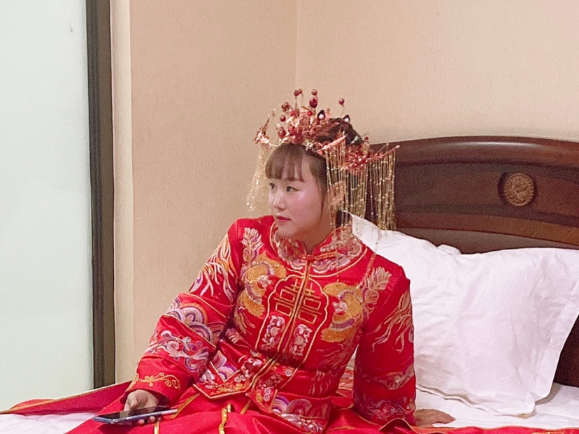 新娘跟当日妆套餐做漂亮的新娘