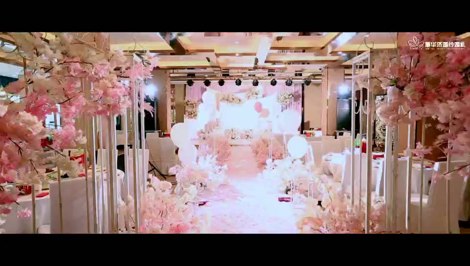 粉色婚礼，是新人比较喜欢常用的色系