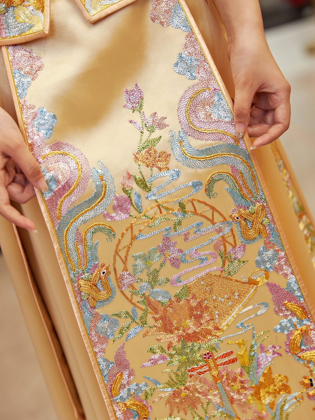 英國皇室金色新娘秀禾服禮服