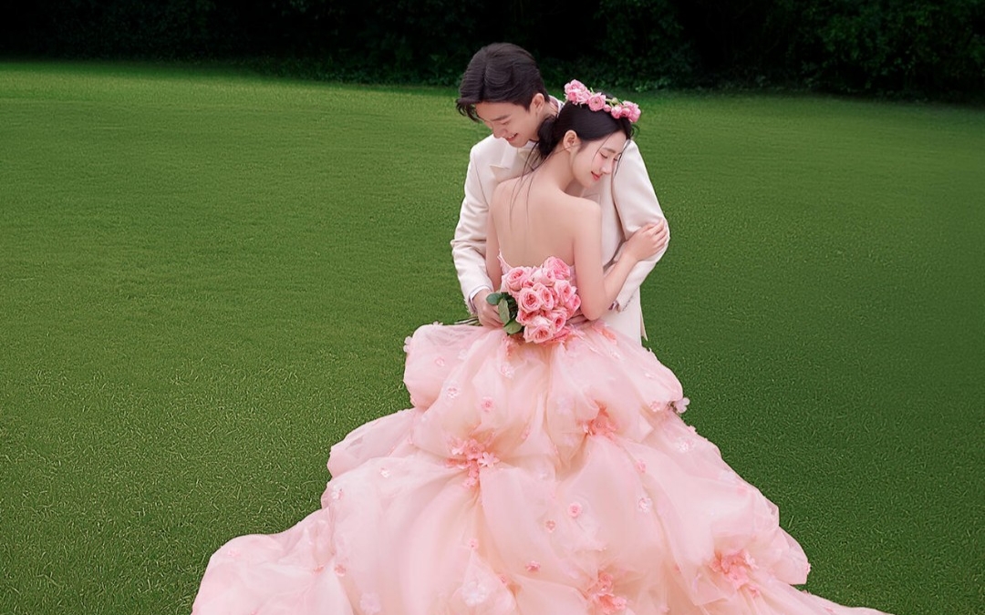 图匠旅拍 粉色花神草坪婚纱照
