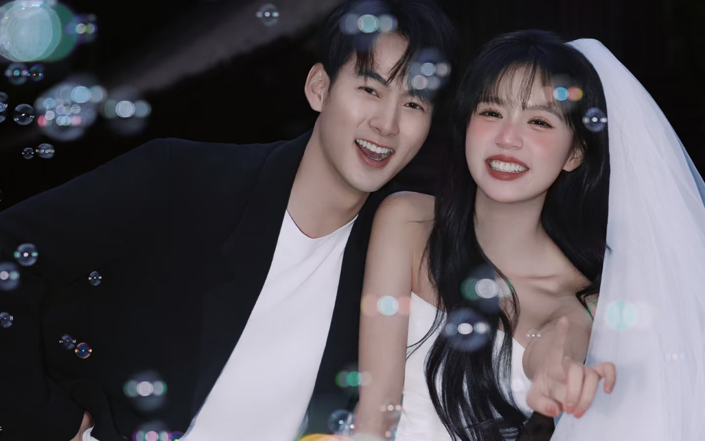 超绝浪漫氛围感山顶婚纱照