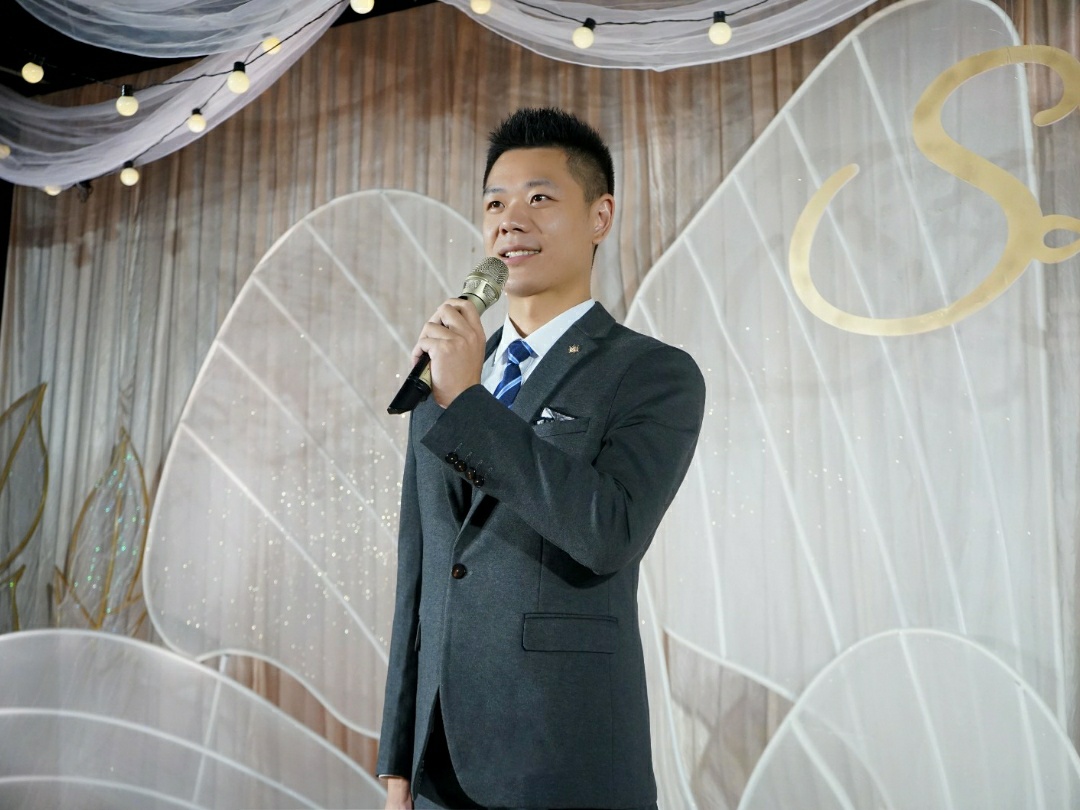 性价比超高资深主持--周磊