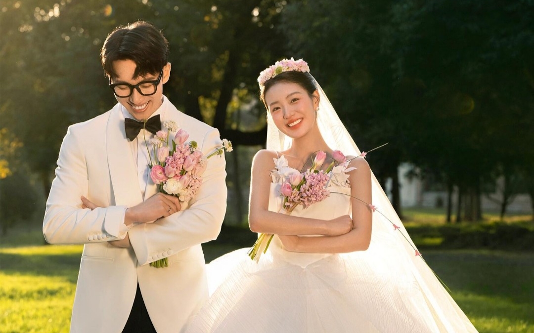 图匠旅拍 草坪婚纱照