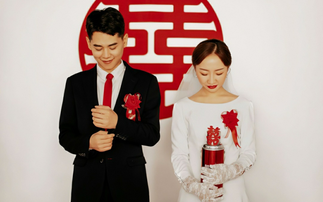 【唯美极简】+底片全送+免租婚纱+结婚早妆