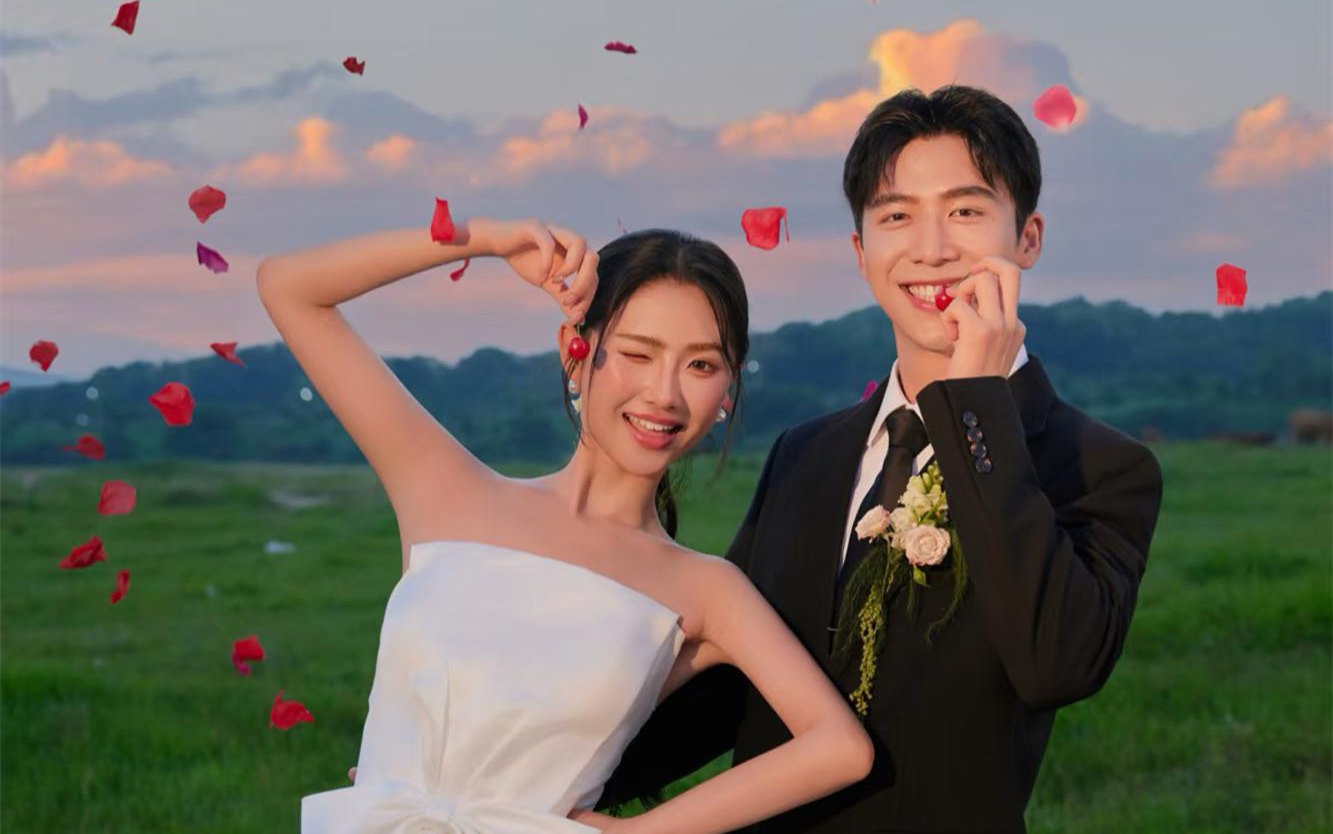 把全世界的浪漫都收進(jìn)婚紗照里??