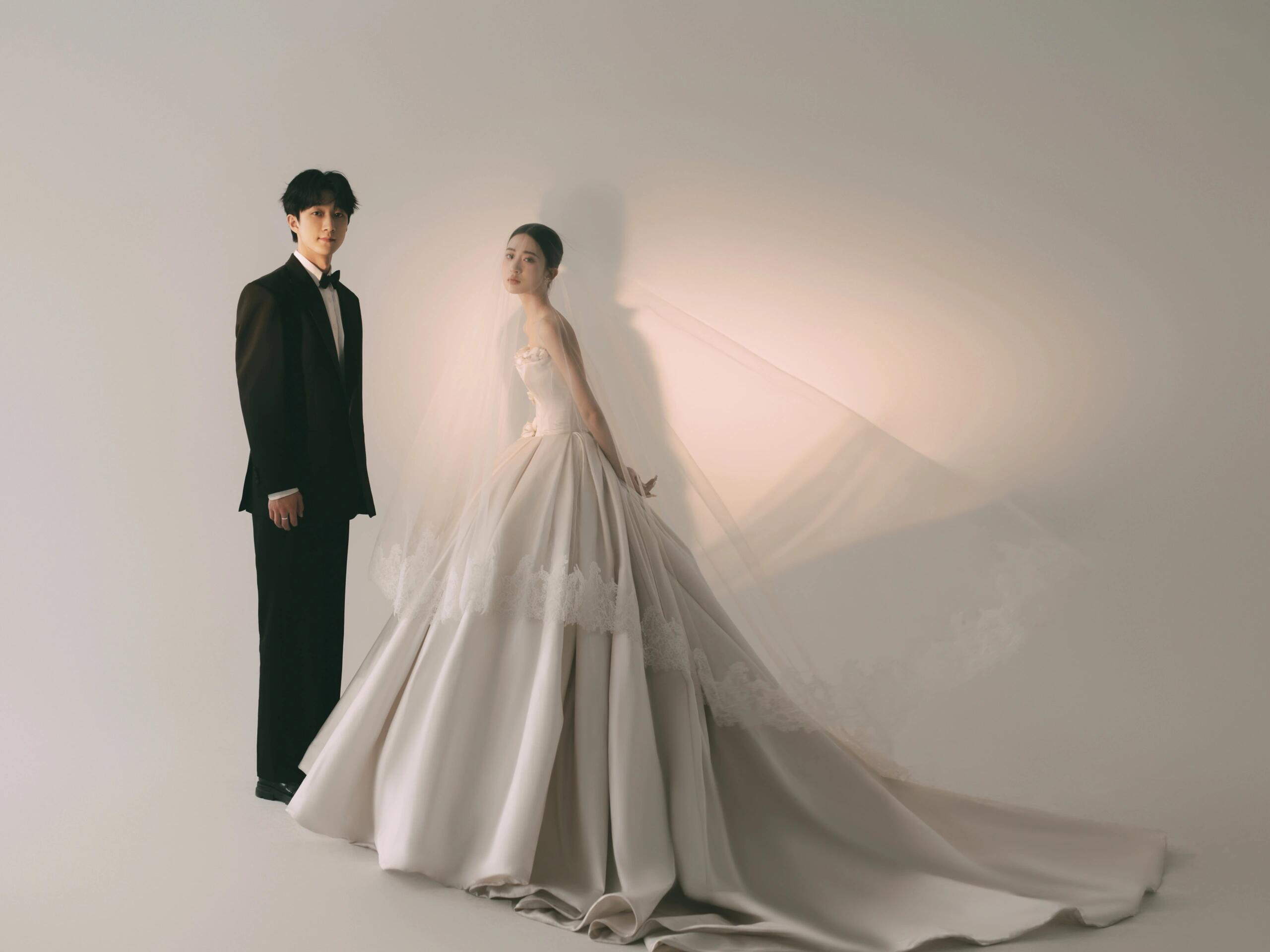【婚纱照推荐】{婚纱照}（室内+公园）6服6造