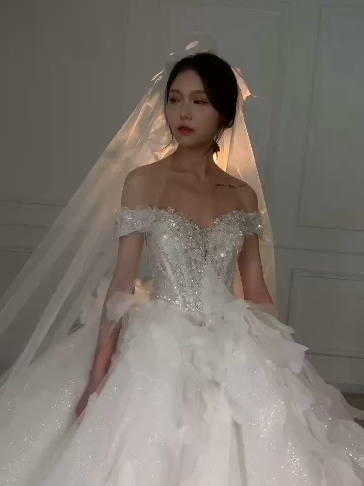 爱的羽翼，一子肩婚纱