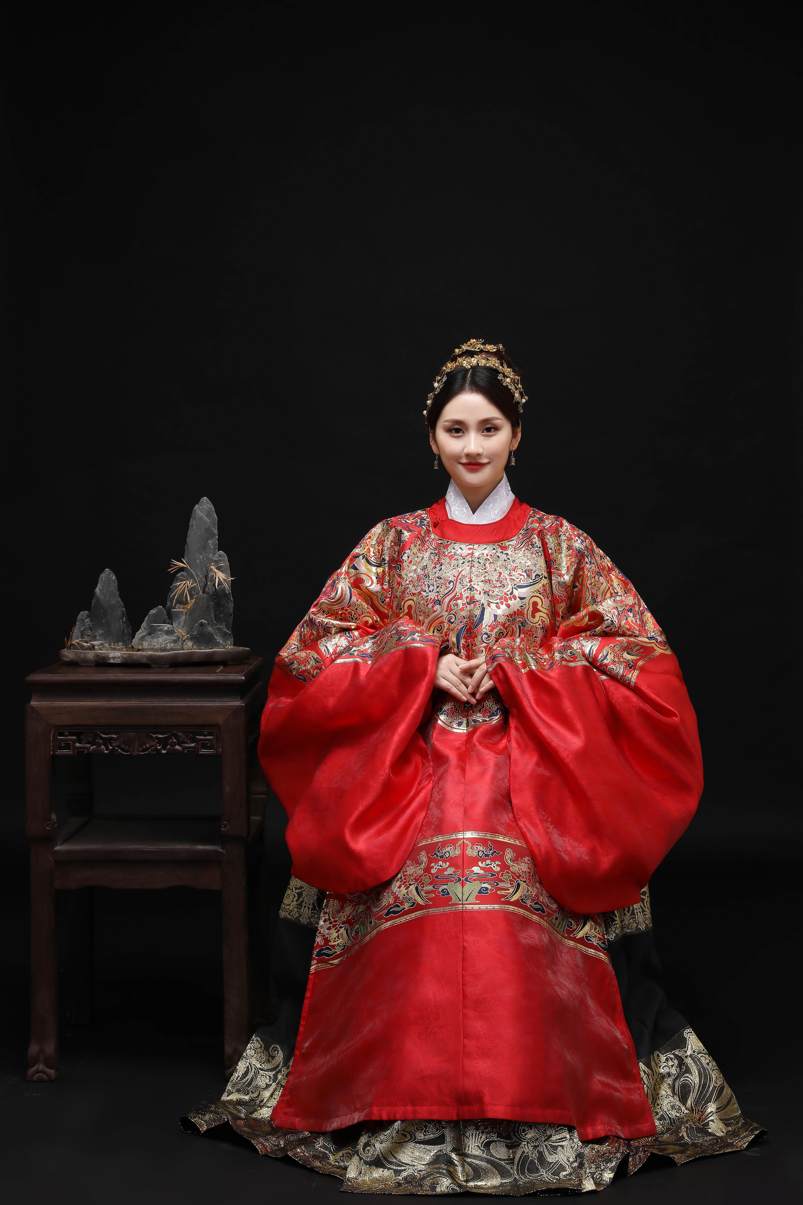 红色龙纹妆花纱女明制圆领马面裙