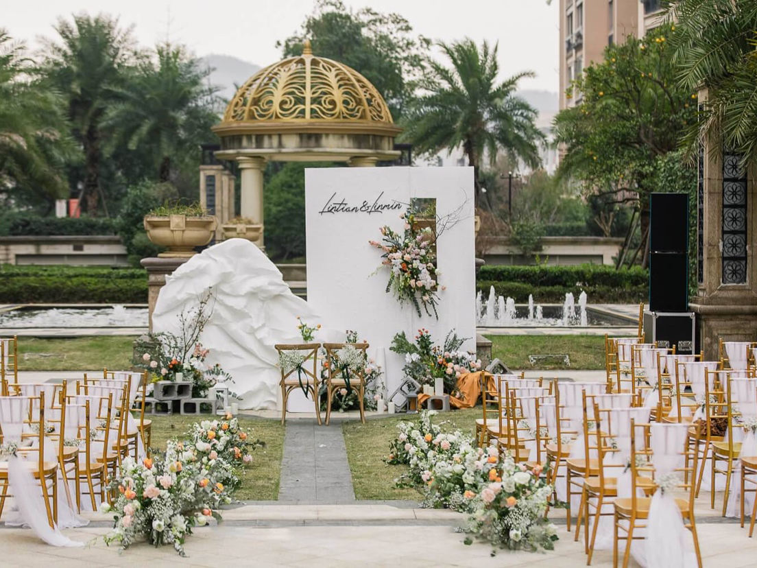 户外白绿色个性定制高级假山草坪庭院婚礼