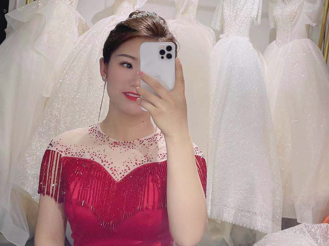 （全包套餐) 总监档全程跟妆+精美镶钻3件套+亲